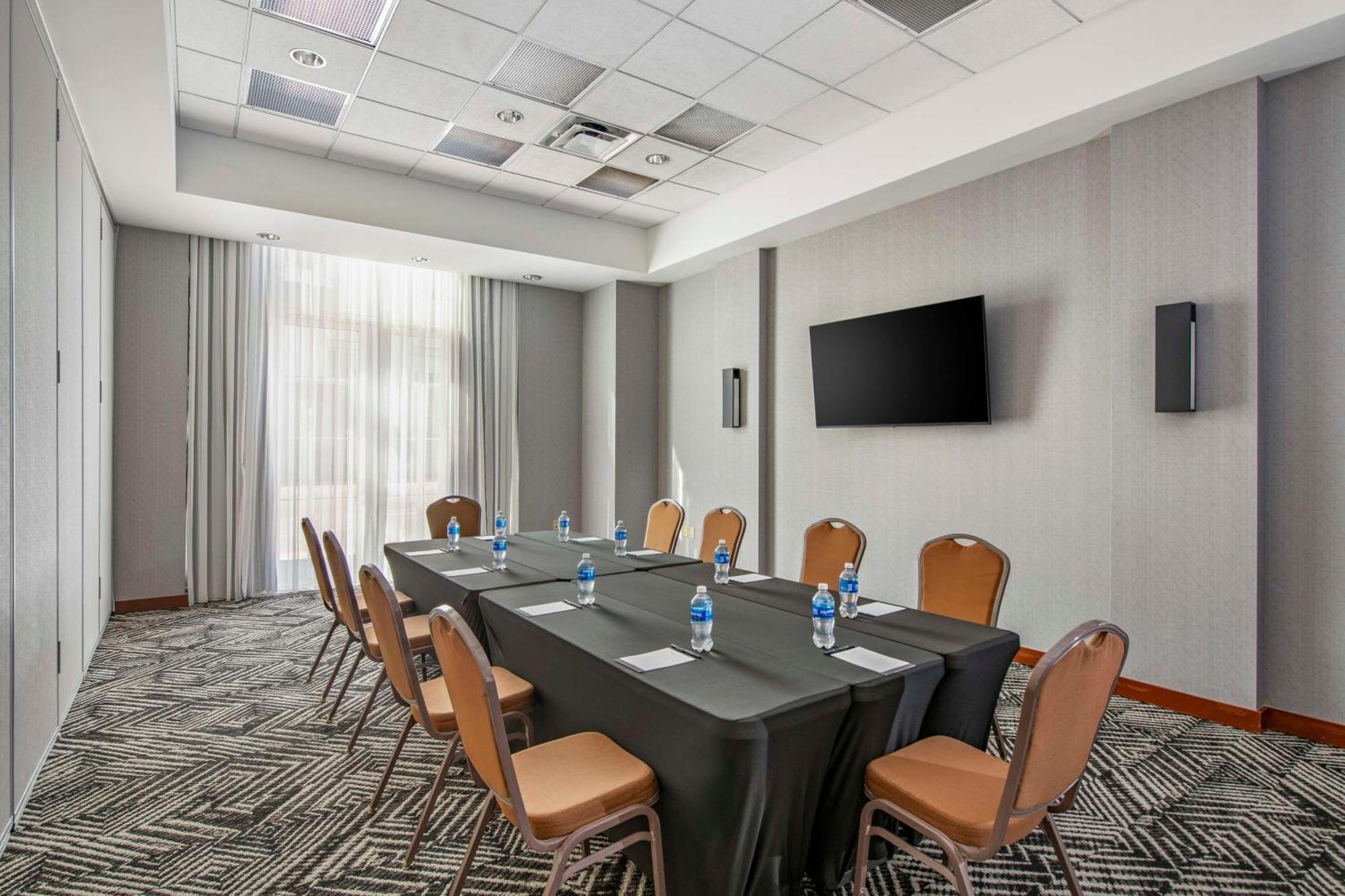 Hyatt Place Downtown Hotel Riverside