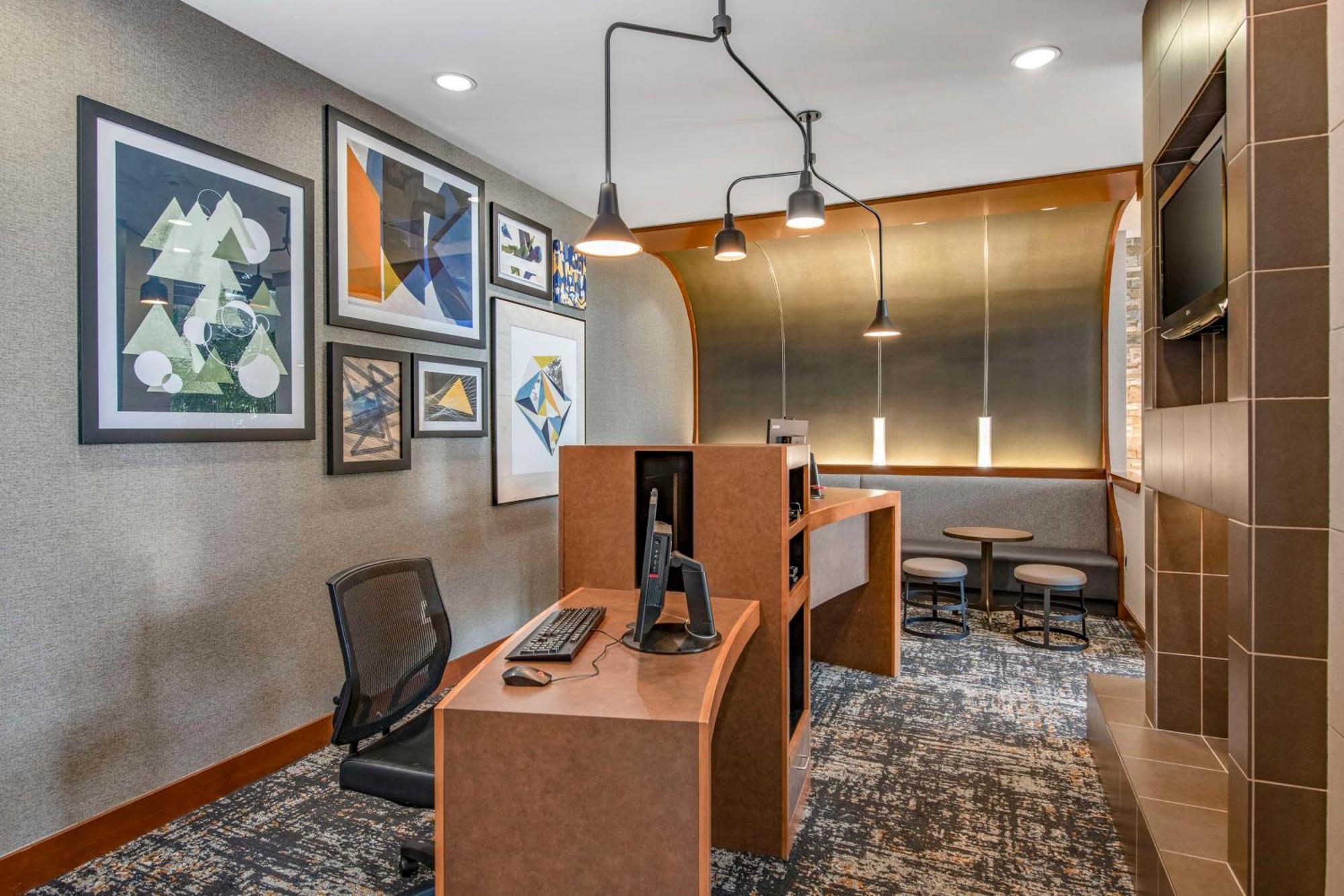 Hyatt Place Downtown 3*